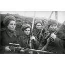 Mujeres soviéticas no identificadas francotiradoras, 1944. 