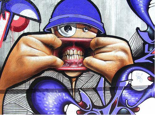 Lengua y Literatura Unidad 1 Imagen de grafiti que representa un hombre gritando